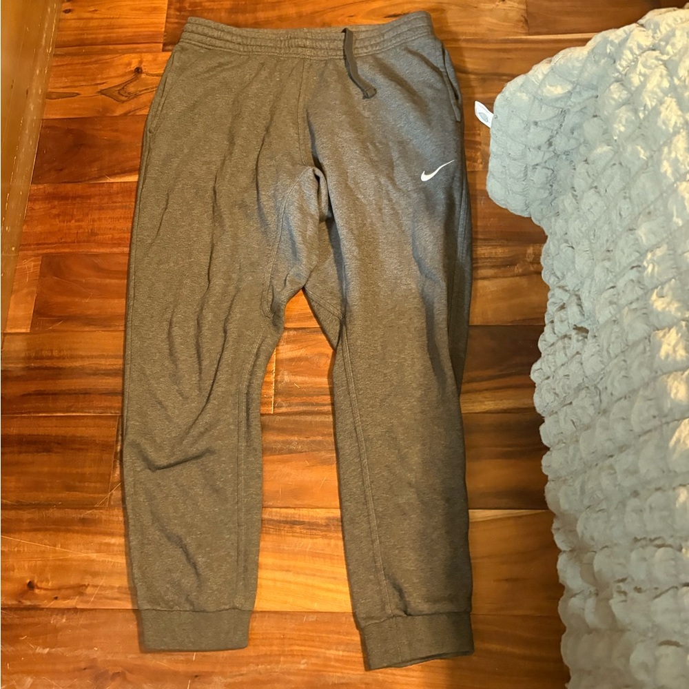 Nike Gray Jogger Sweatpants Size Large Embroidered Swoosh Fleece‎ (0443)